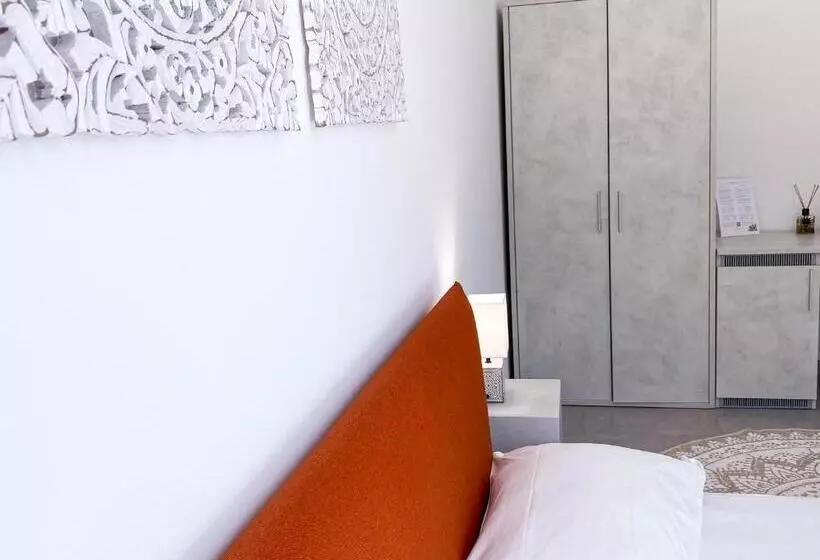 تختخواب و صبحانه Dimora Calauriia  Adults Only