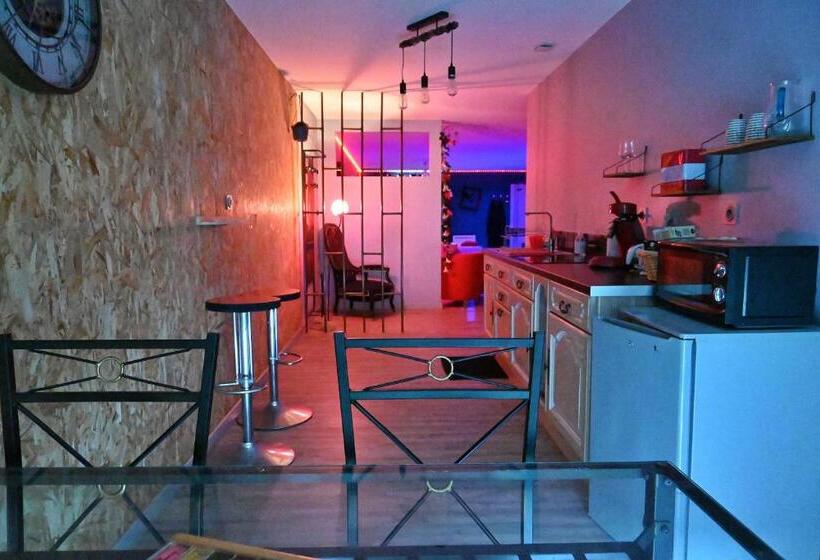 ペンション Nuit Insolite Room Love