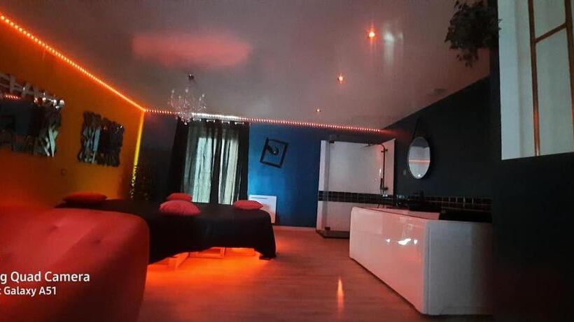 ペンション Nuit Insolite Room Love