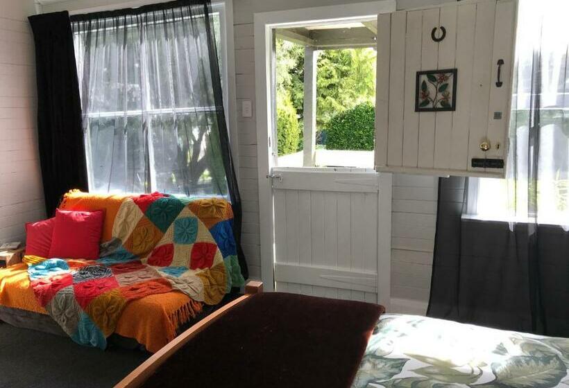 بنسيون Stump Cottage