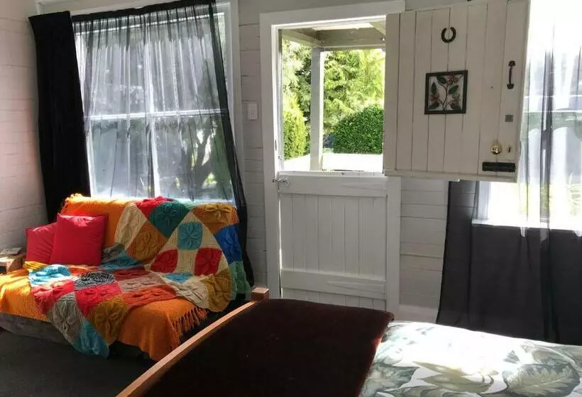 Majatalo Stump Cottage