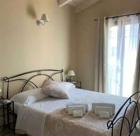 تختخواب و صبحانه La Soffitta Di Emmasofia