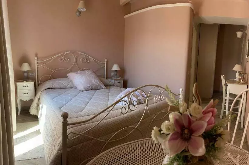 تختخواب و صبحانه La Soffitta Di Emmasofia