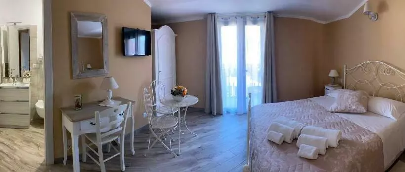 تختخواب و صبحانه La Soffitta Di Emmasofia