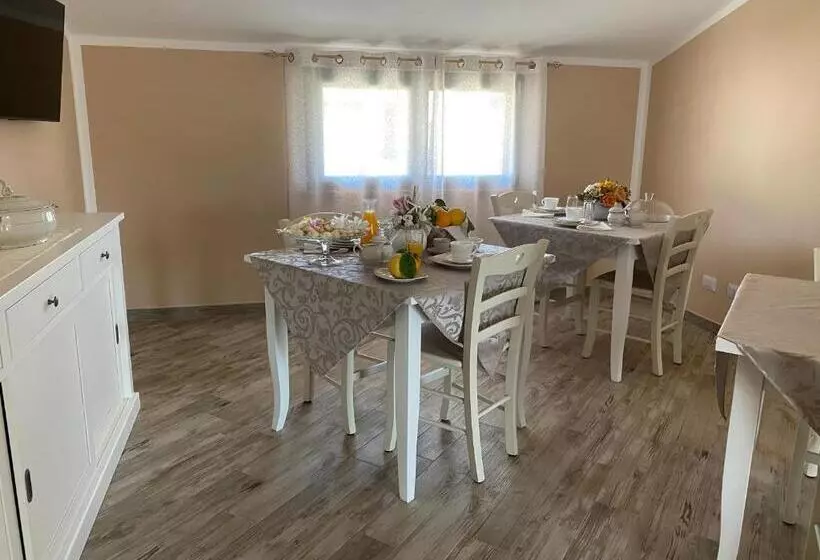 تختخواب و صبحانه La Soffitta Di Emmasofia