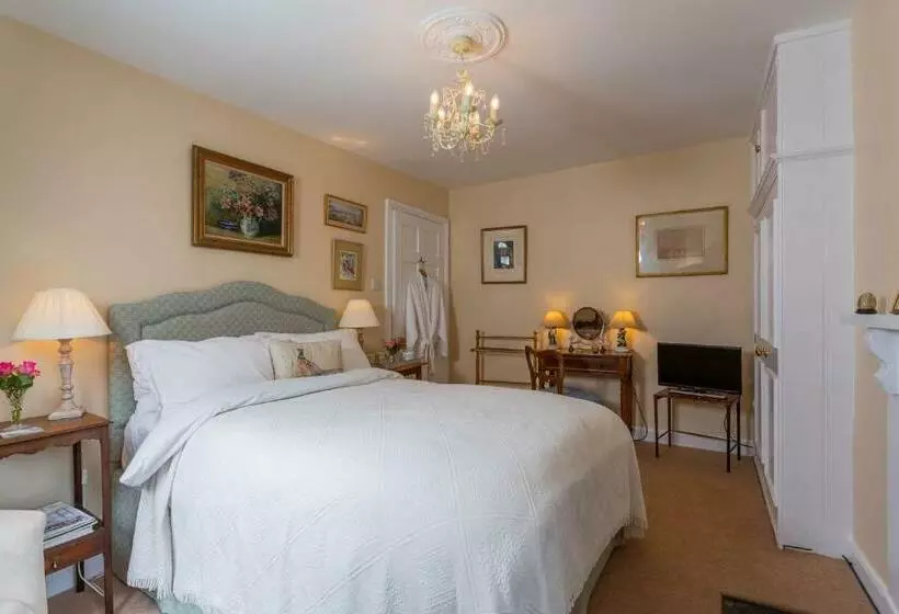 Ingram House Bed & Breakfast