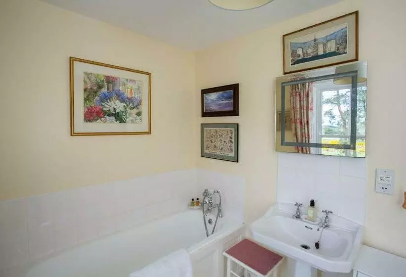 Ingram House Bed & Breakfast