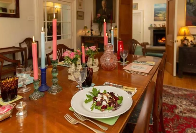 Ingram House Bed & Breakfast