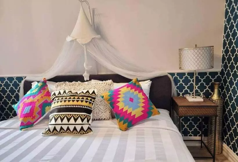پانسیون Capital O 75422 Million Pillows