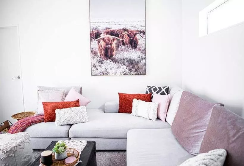 Majatalo Rustling Oaks Nz Boho Pool House