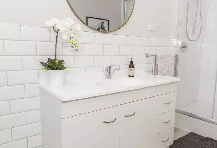 Majatalo Rustling Oaks Nz Boho Pool House