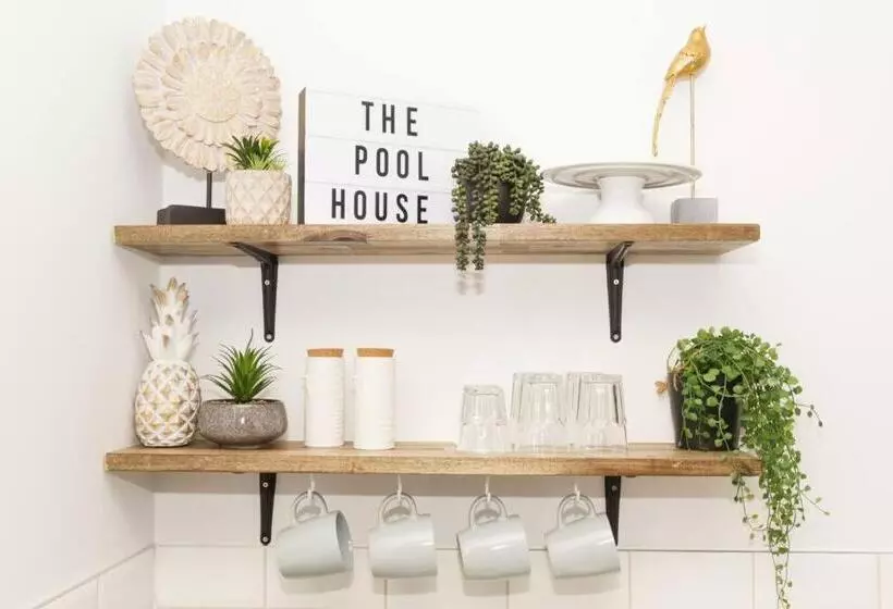 Majatalo Rustling Oaks Nz Boho Pool House