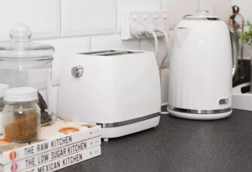 Majatalo Rustling Oaks Nz Boho Pool House