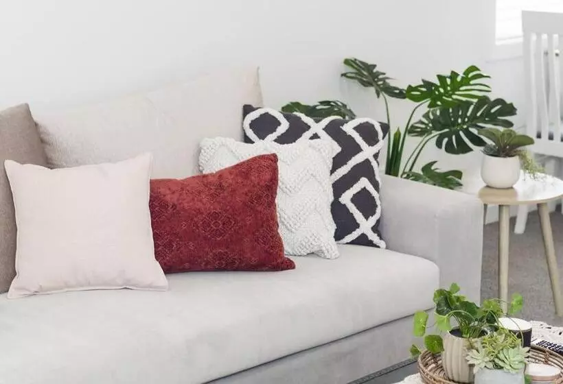 Majatalo Rustling Oaks Nz Boho Pool House