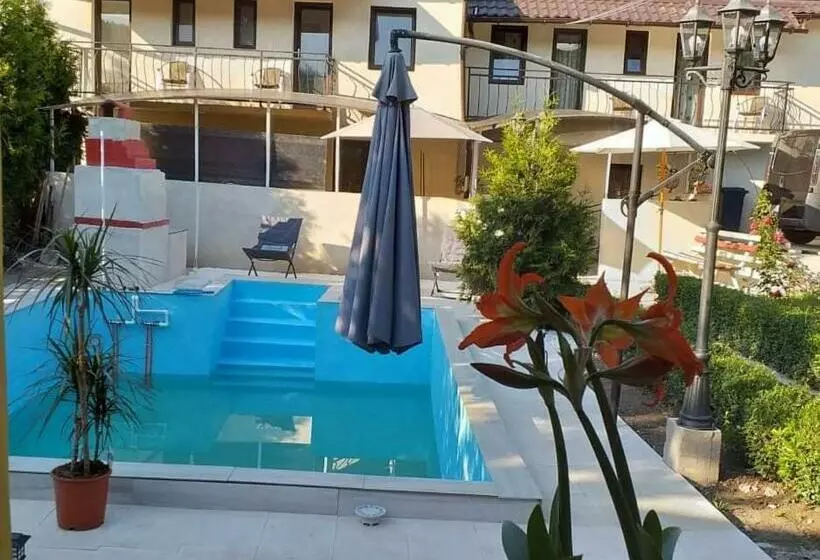 پانسیون Vila Lucia