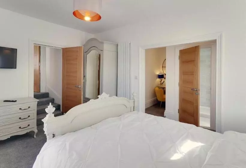 Retkeilymaja Master Accommodation Suite 2 Sea View With Balcony