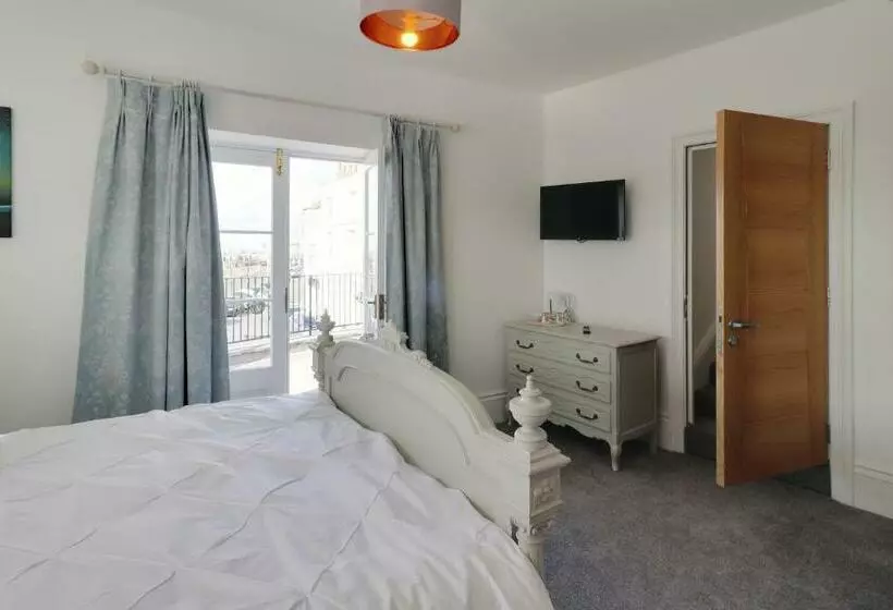 Retkeilymaja Master Accommodation Suite 2 Sea View With Balcony