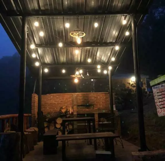 ベッドアンドブレックファースト Cabaña Romántica En El Bosque!