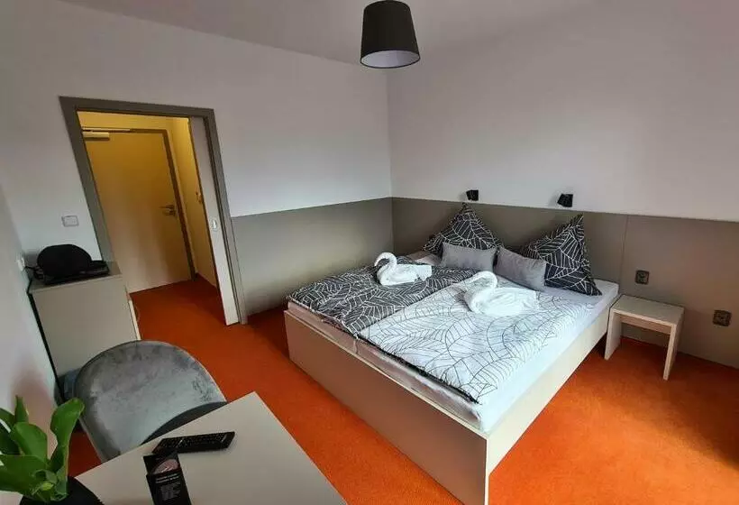 تختخواب و صبحانه Pension Berlin