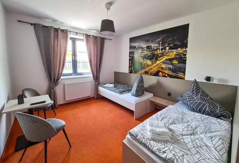 تختخواب و صبحانه Pension Berlin