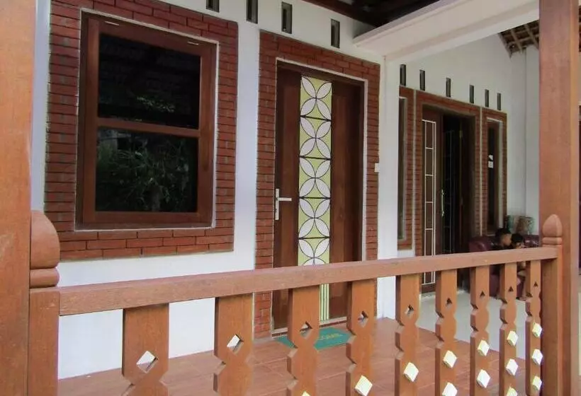 ホテル Penginapan Udin Syariah Bukit Rhema
