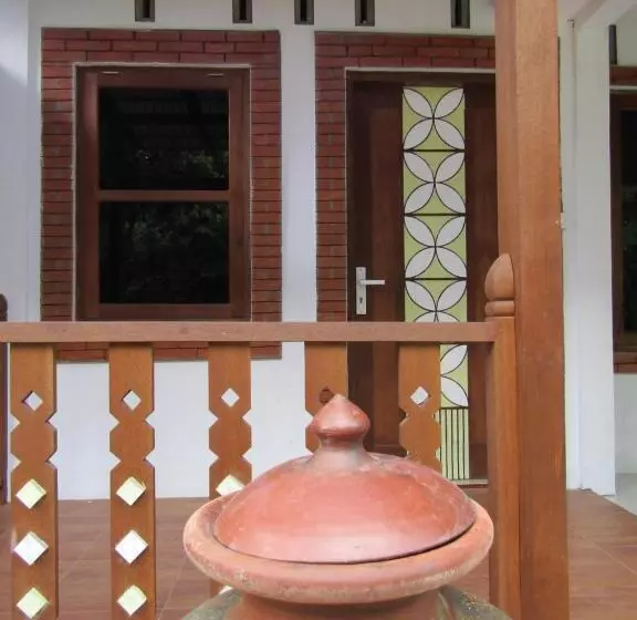 ホテル Penginapan Udin Syariah Bukit Rhema