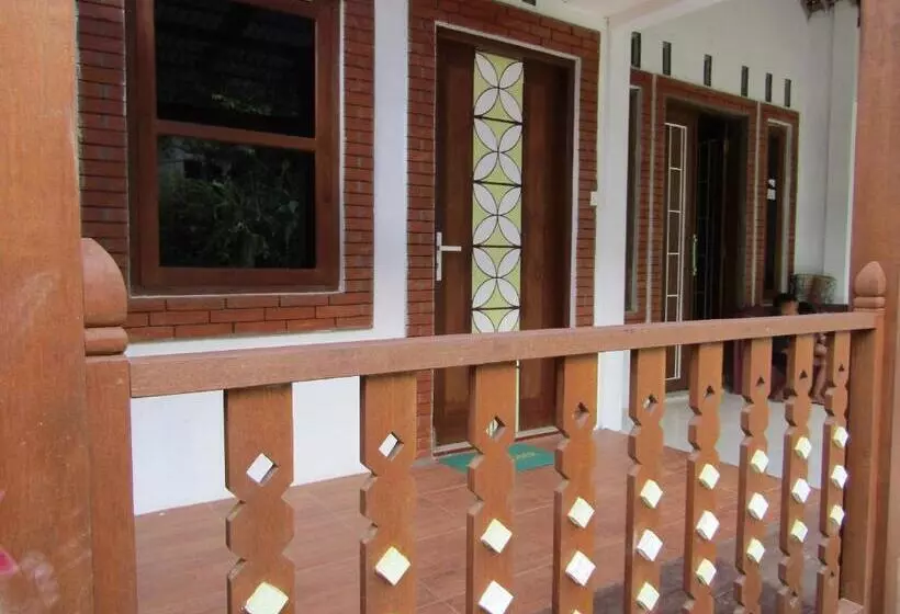 ホテル Penginapan Udin Syariah Bukit Rhema