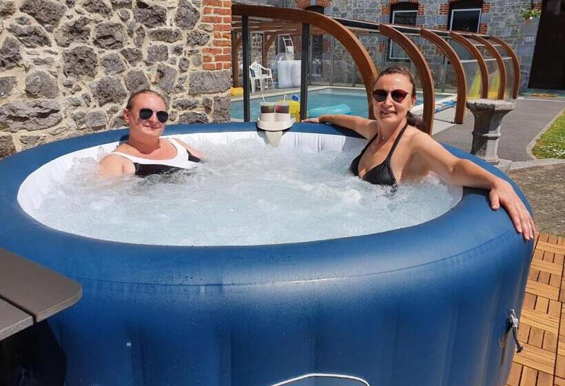 膳宿费 Duplex Swimming Cats