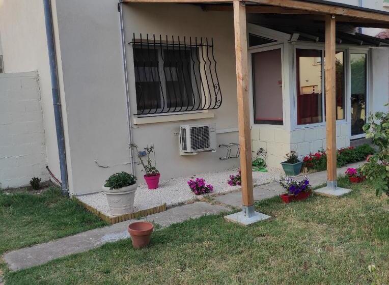 Pension (Hôtel basse catégorie) Studio 30m2