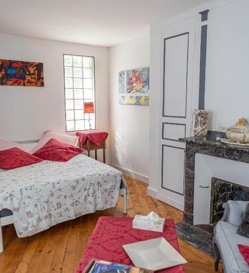 ベッドアンドブレックファースト Chambre D Hôtes Les Jardins De Marie, Sci Charles Iii