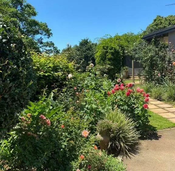 Aamiaismajoitus (B&B) Cabbage Tree Cottage