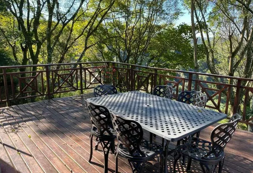 Aamiaismajoitus (B&B) Cabbage Tree Cottage