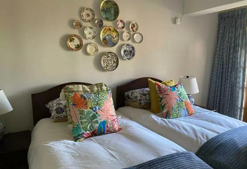 Aamiaismajoitus (B&B) Cabbage Tree Cottage