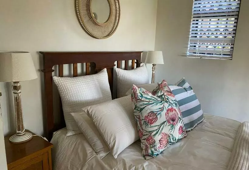 Aamiaismajoitus (B&B) Cabbage Tree Cottage