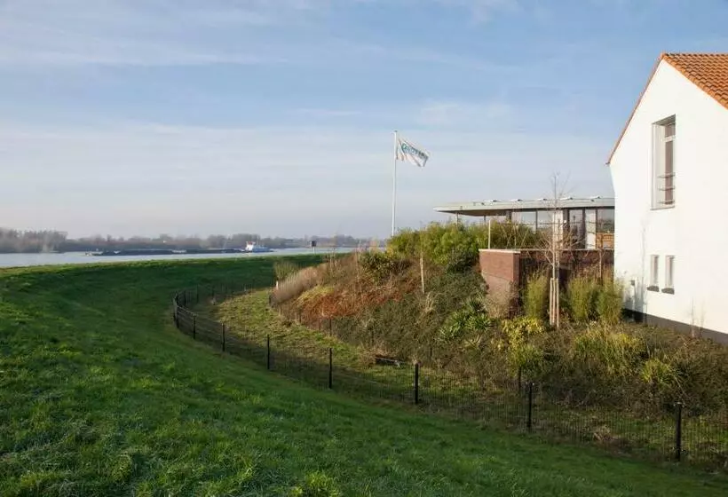 B&b Pompgebouw Aan De Rijn