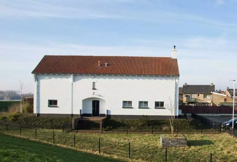 B&b Pompgebouw Aan De Rijn