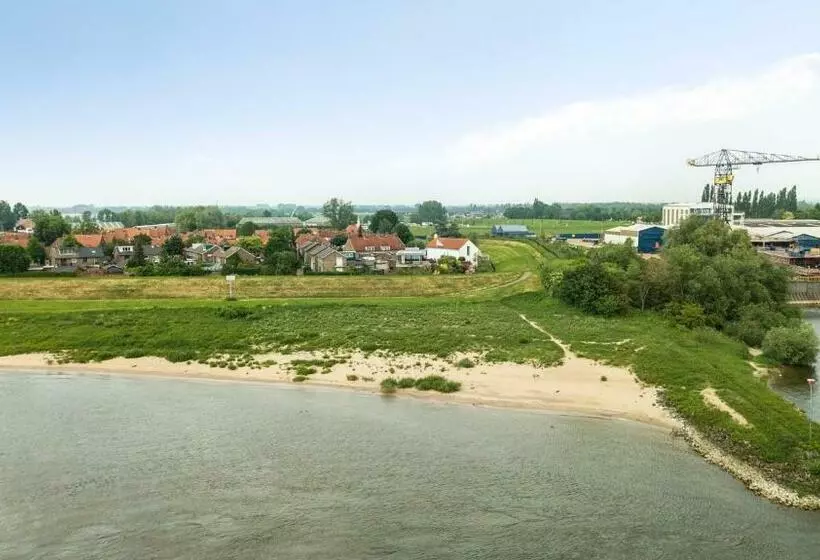 B&b Pompgebouw Aan De Rijn