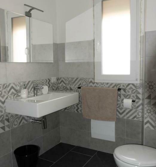 Пансион Ichnos House