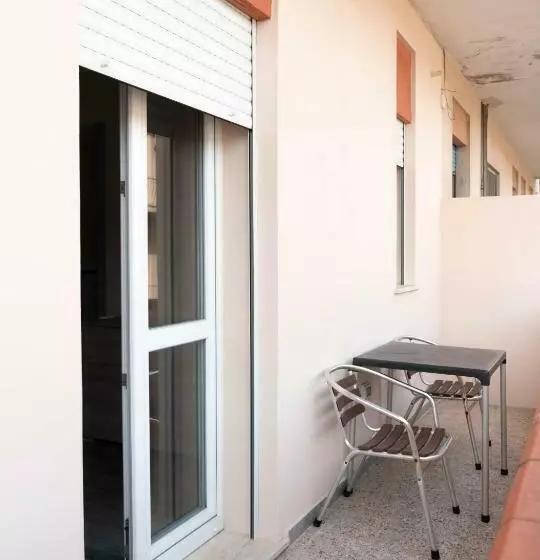 پانسیون Ichnos House