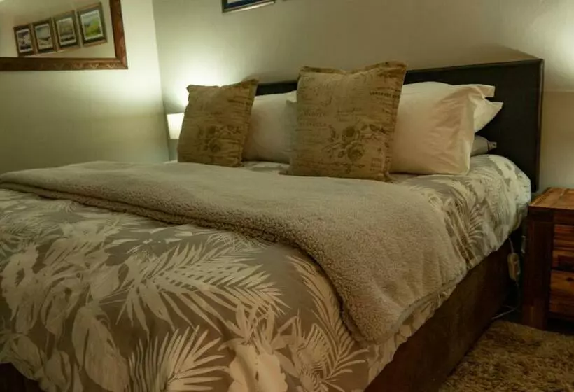 Majatalo Camdeboo Place