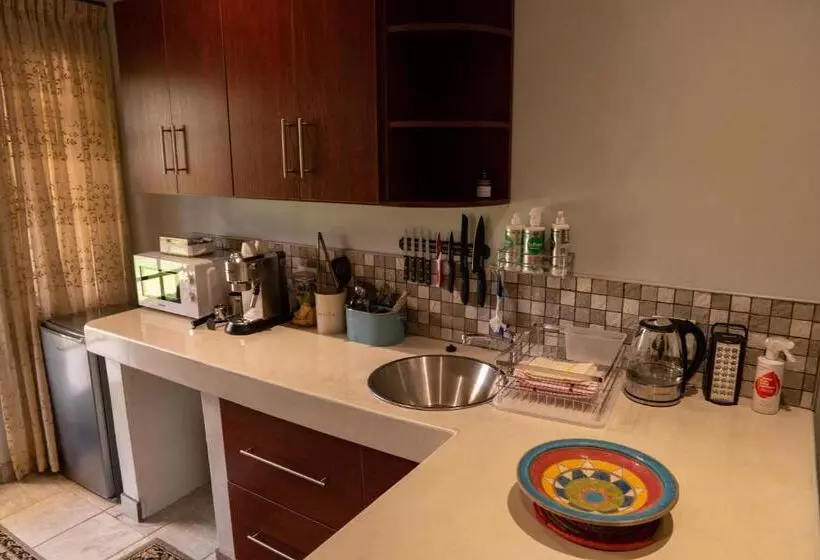 Majatalo Camdeboo Place