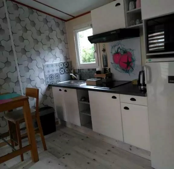 Aamiaismajoitus (B&B) Le Haut Village Chambre D Hôtes Mobi Loft Cosy Sauna ,douche ,chromothérapie