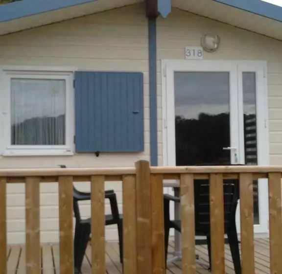 Aamiaismajoitus (B&B) Le Haut Village Chambre D Hôtes Mobi Loft Cosy Sauna ,douche ,chromothérapie