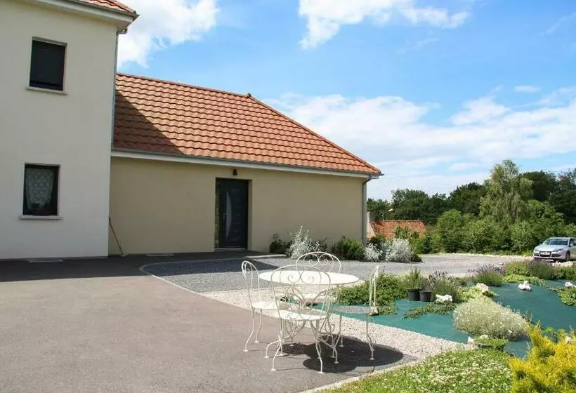 Aamiaismajoitus (B&B) Le Haut Village Chambre D Hôtes Mobi Loft Cosy Sauna ,douche ,chromothérapie