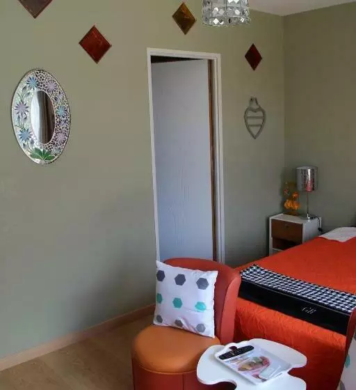 Aamiaismajoitus (B&B) Le Haut Village Chambre D Hôtes Mobi Loft Cosy Sauna ,douche ,chromothérapie