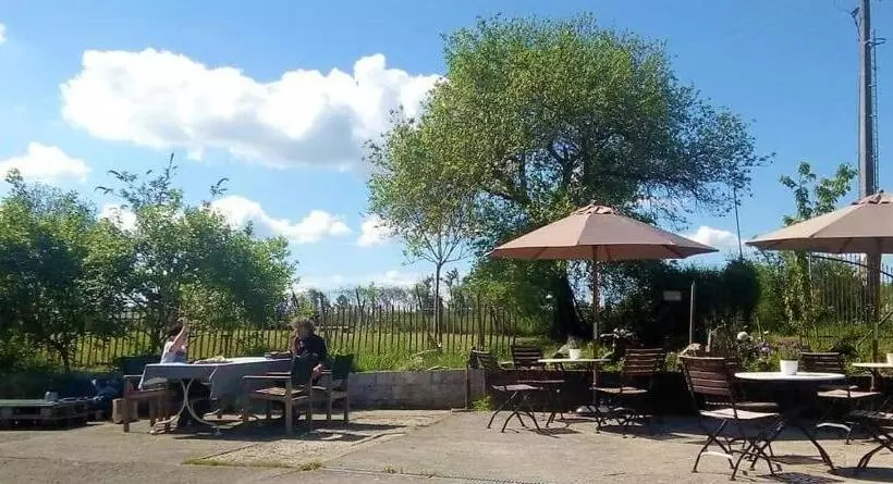 ベッドアンドブレックファースト L App Art Des Ateliers Gerny