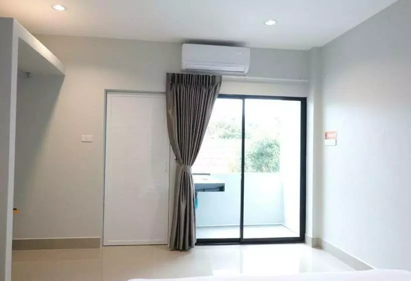 ホテル Na Phupha Apartment