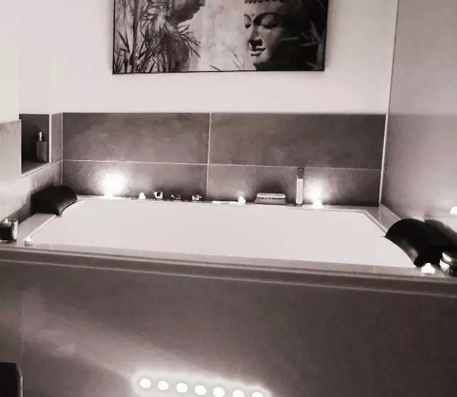 ペンション Elle & Lui En Jacuzzi