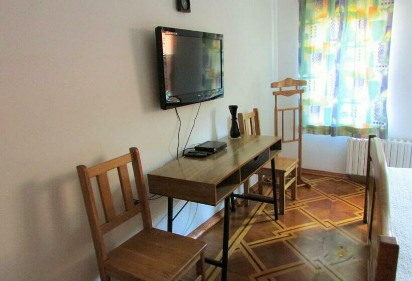 ペンション Home With The Veranda Free Parking