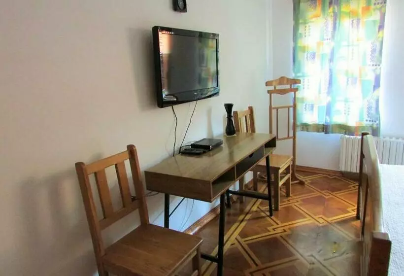 پانسیون Home With The Veranda  Free Parking